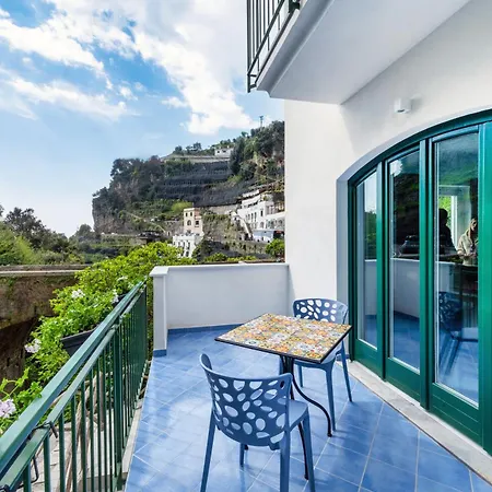 Serenity House 3*